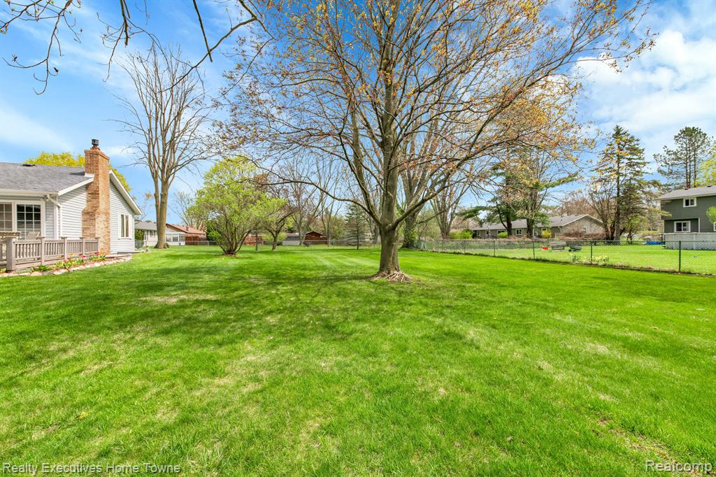 4681 BUCKINGHAM Drive, Port Huron, MI 48060 — Photo 28