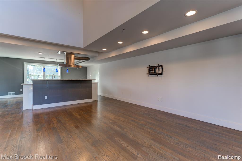 638 W 11 Mile Road, Royal Oak, MI 48067 — Photo 5
