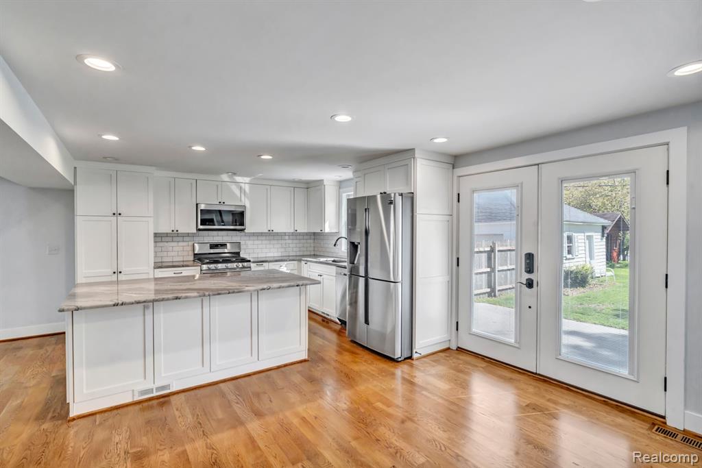 209 S Bristol Street, Almont, MI 48003 — Photo 11