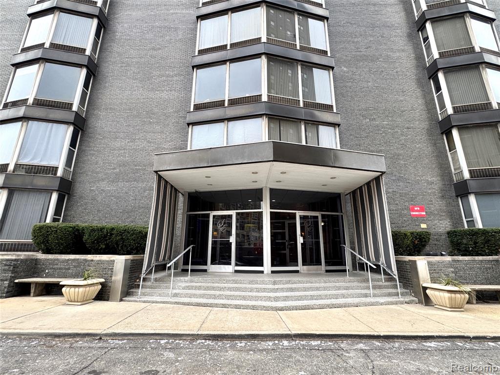 8200 E Jefferson Avenue, 404, Detroit, MI 48214 — Photo 2