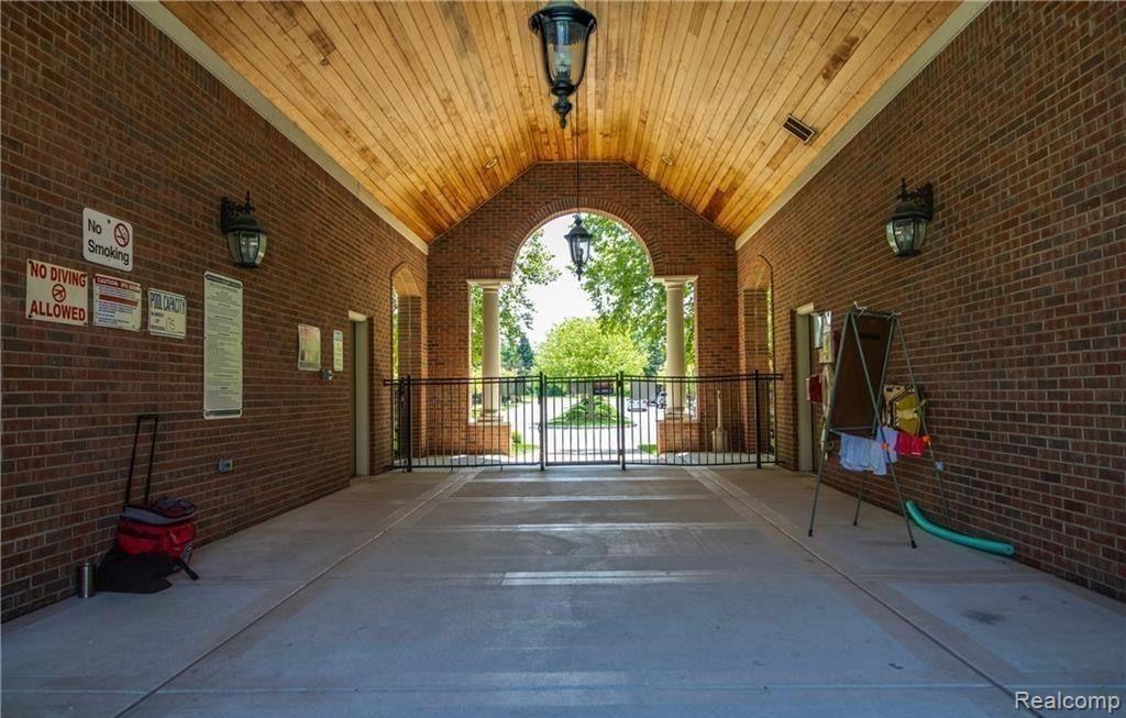 21208 CHESAPEAKE Circle, Walled Lake, MI 48390 — Photo 21