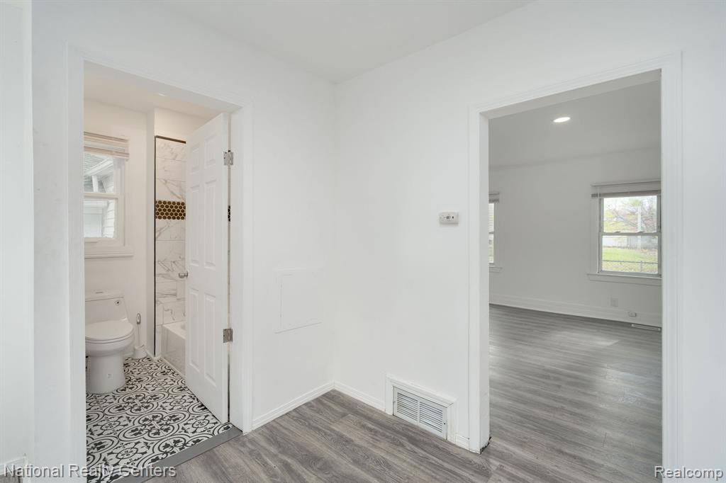 8104 Jackson Avenue, Warren, MI 48089 — Photo 14