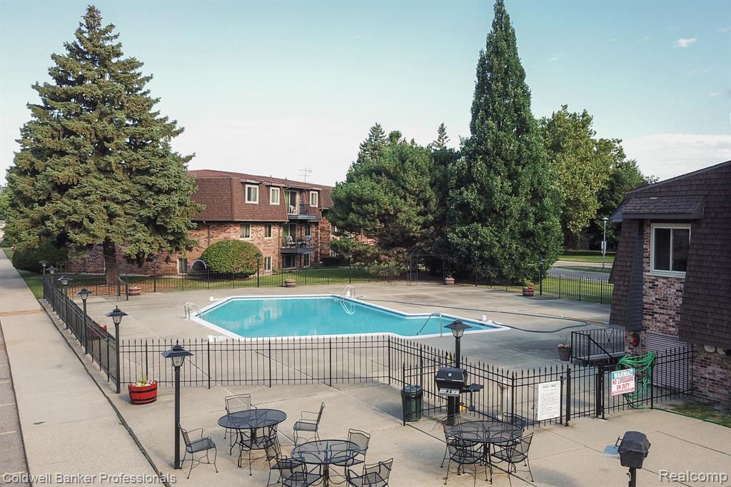 425 Riviera Drive, Saint Clair Shores, MI 48080 — Photo 12