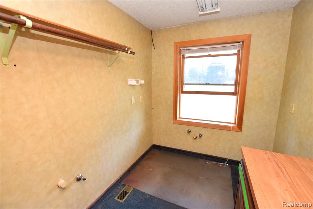 320 E Grand Blanc Road, Grand Blanc, MI 48439 — Photo 20