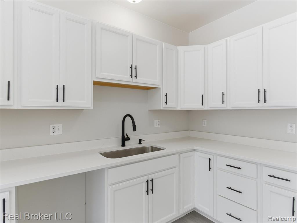 47124 Rosevillage Court, Shelby Twp, MI 48315 — Photo 17