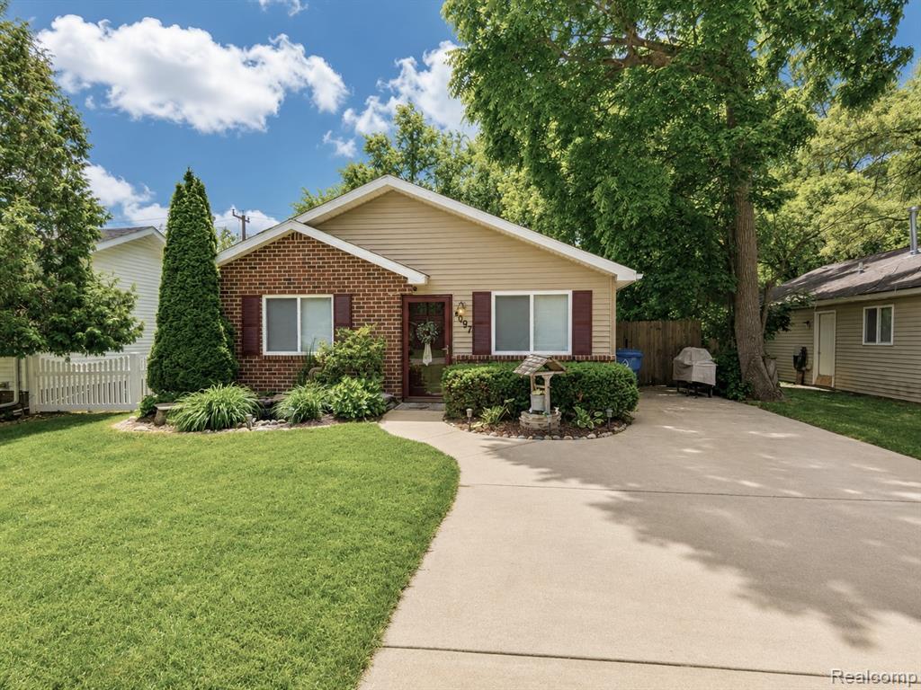 4097 Chenlot Lane, Waterford, MI 48328 — front exterior