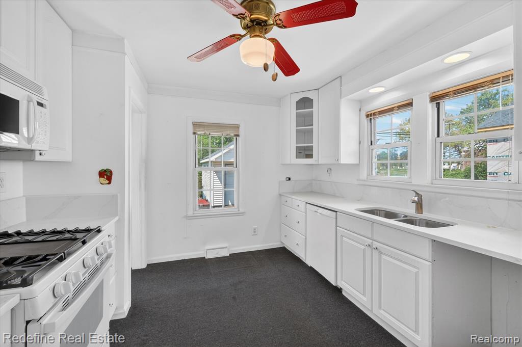 3207 Waukegan Street, Auburn Hills, MI 48326 — Photo 10