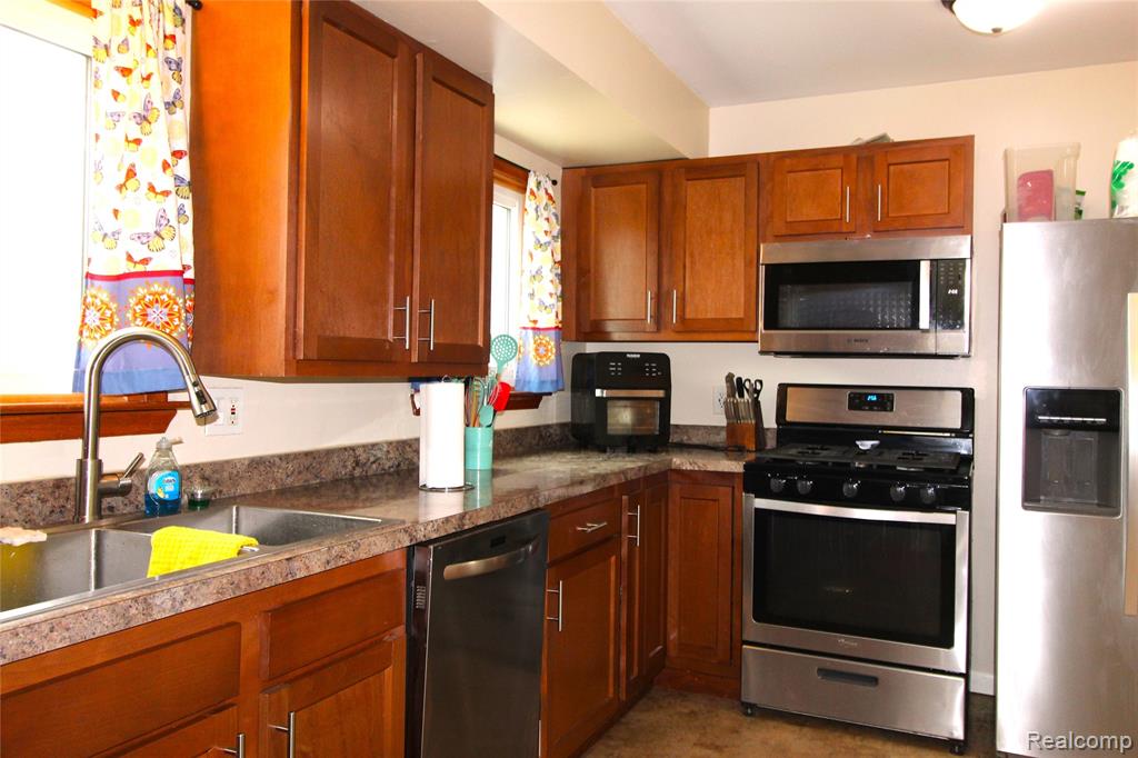 32474 Leona Street, Garden City, MI — Photo 5