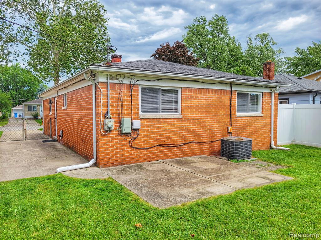 4612 KATHERINE Street, Dearborn Heights, MI 48125 — Photo 25