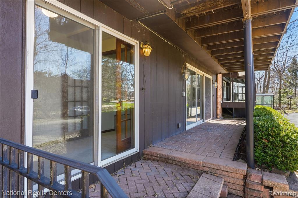 4710 Cove Road, West Bloomfield, MI 48323 — Photo 57