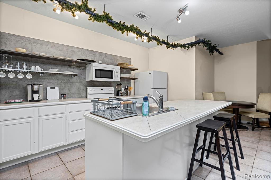 207 N Main Street - Photo 2
