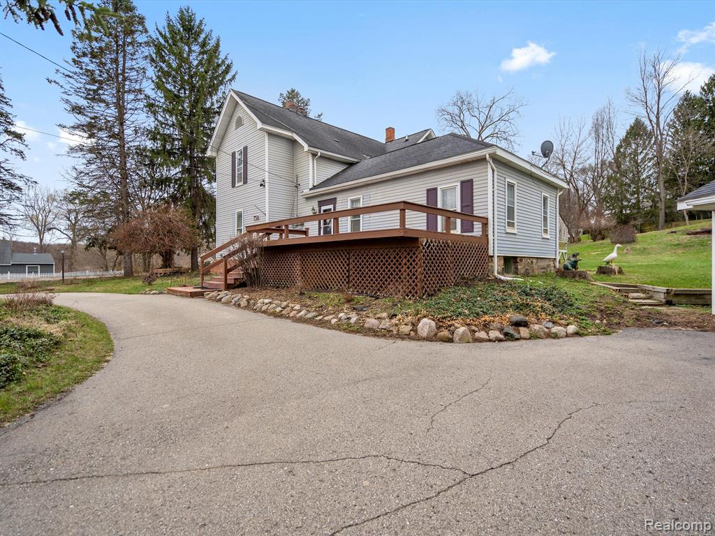 758 W Glass Road, Ortonville, MI 48462 — Photo 2