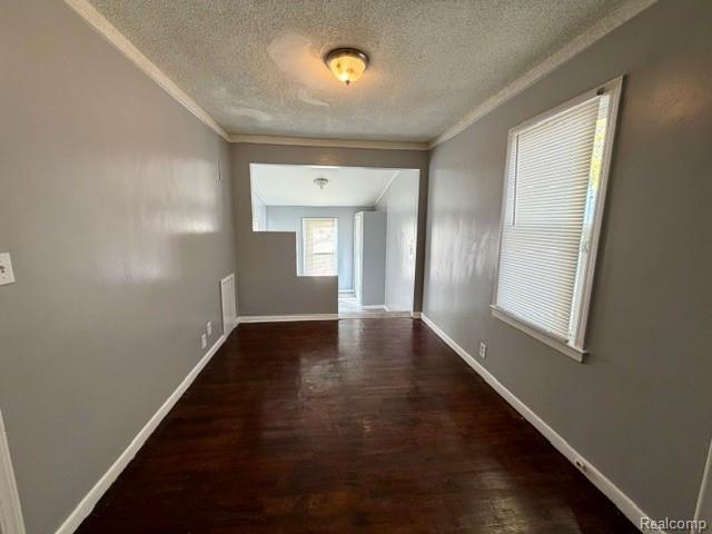 18808 Kingsville Street, Harper Woods, MI 48225 — Photo 13