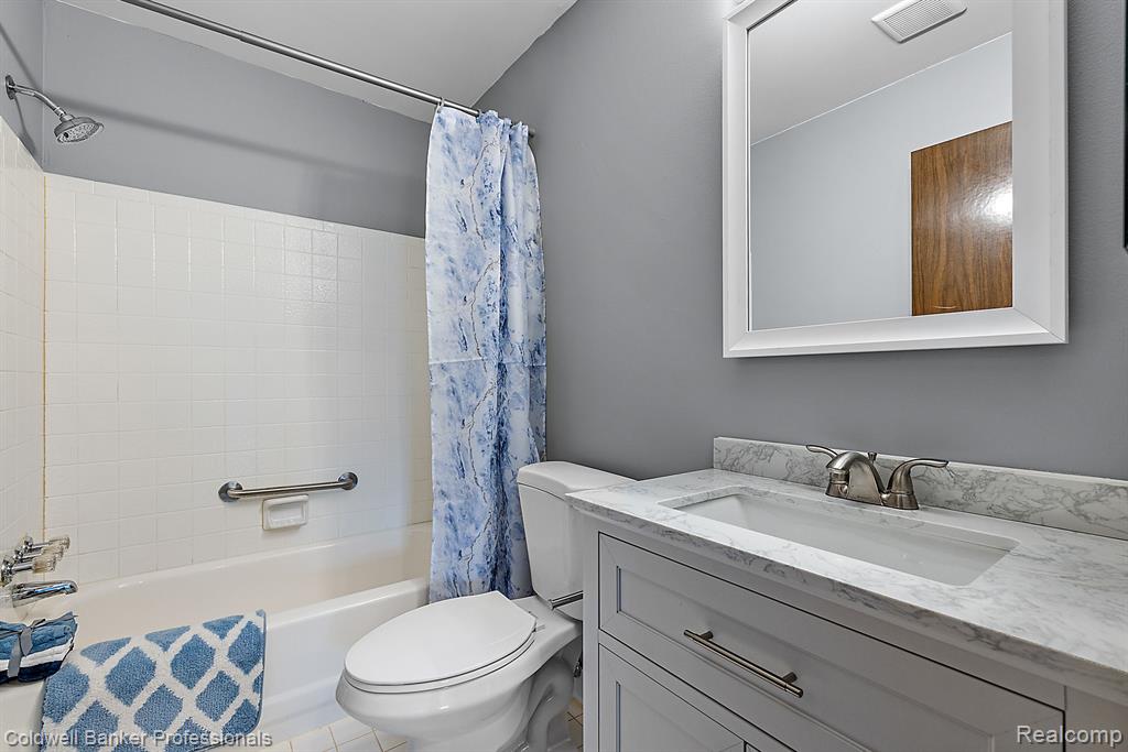 2685 ROUNDTREE Drive, Troy, MI 48083 — Photo 23