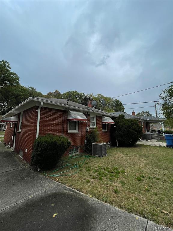 8655 RIVERDALE Street, Dearborn Heights, MI 48127 — Photo 2