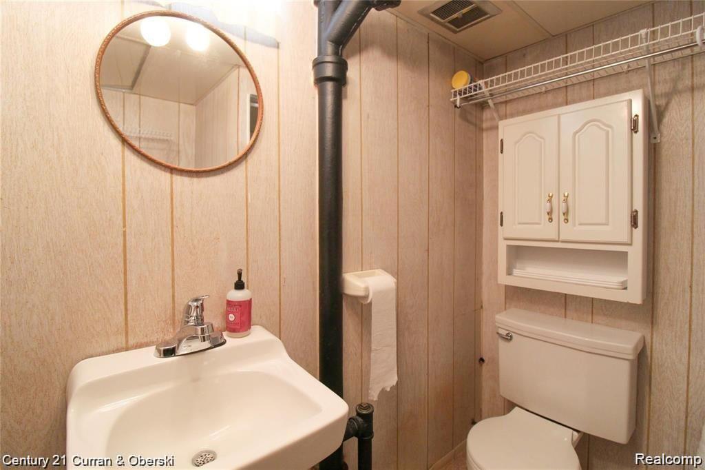 6711 N EVANGELINE Street, Dearborn Heights, MI 48127 — Photo 16