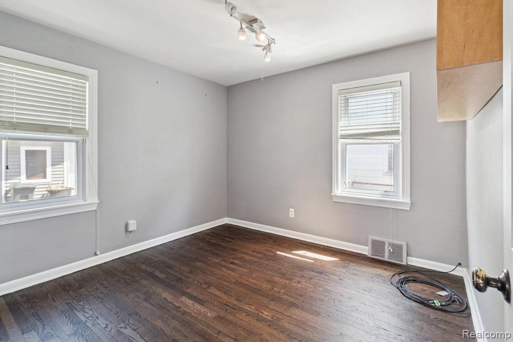 812 N KENWOOD Avenue, Royal Oak, MI 48067 — Photo 20