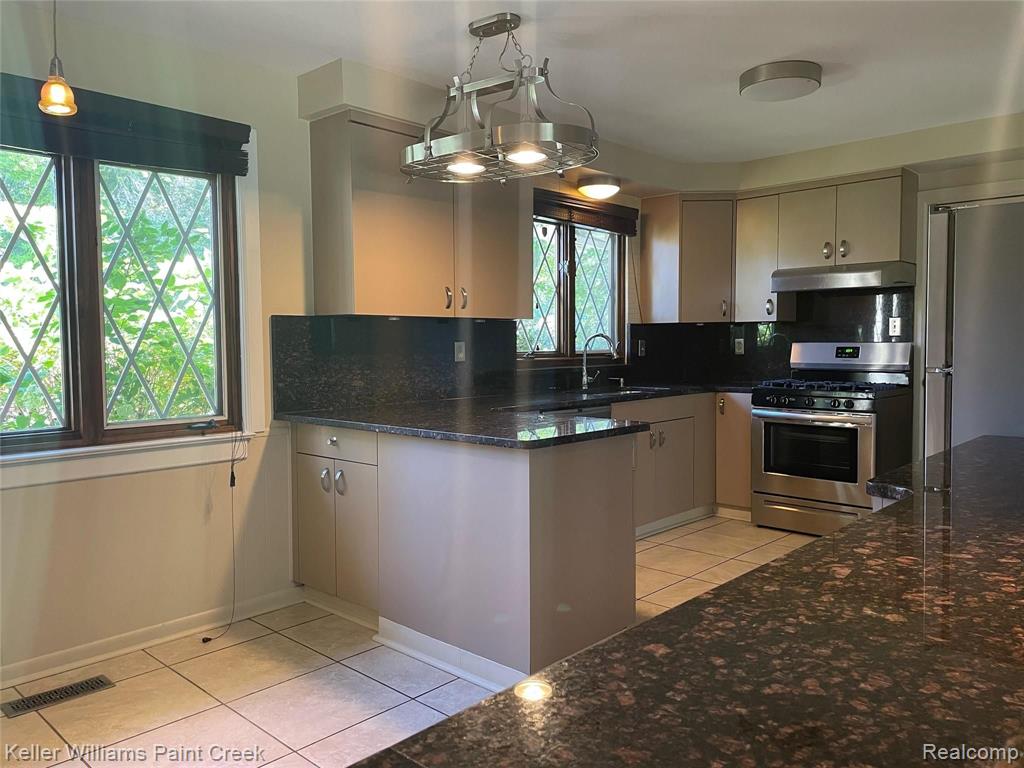 7374 WOODRIDGE Road, West Bloomfield, MI — Photo 25