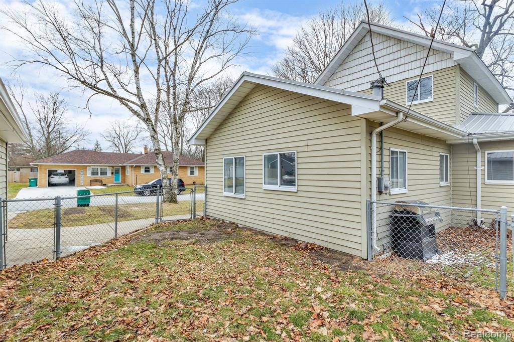 732 N 9TH Street, St. Clair, MI 48079 — Photo 7