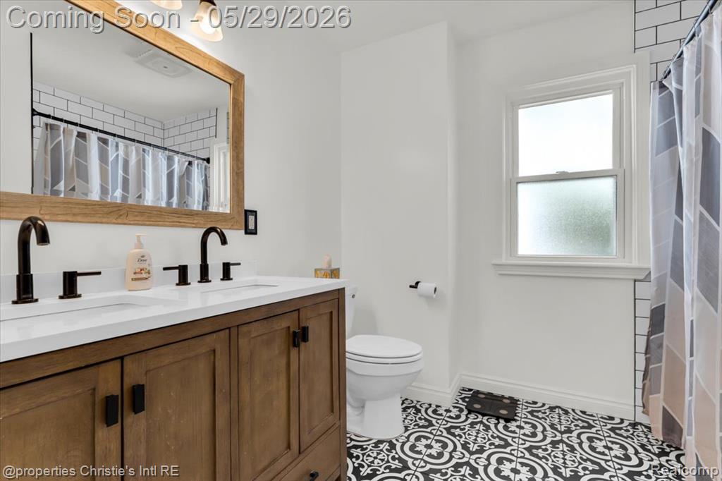 8740 Saratoga Street, Oak Park, MI 48237 — Photo 14