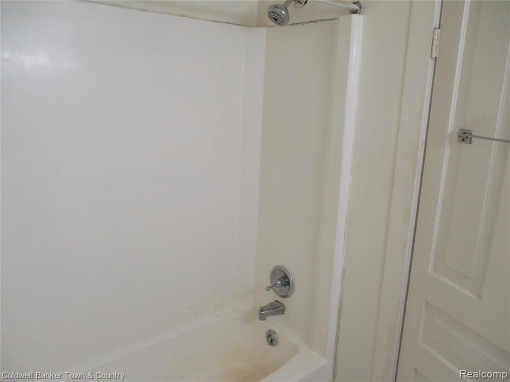 910 W Main Street, Owosso, MI 48867 — Photo 17