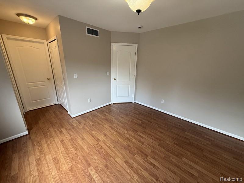 8303 Lenore Street, Dearborn Heights, MI 48127 — Photo 10