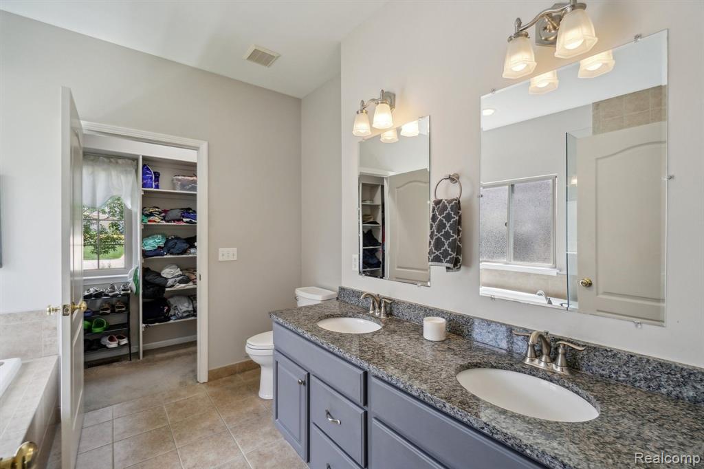 627 OLIVIA Drive, Milford, MI 48381 — Photo 15