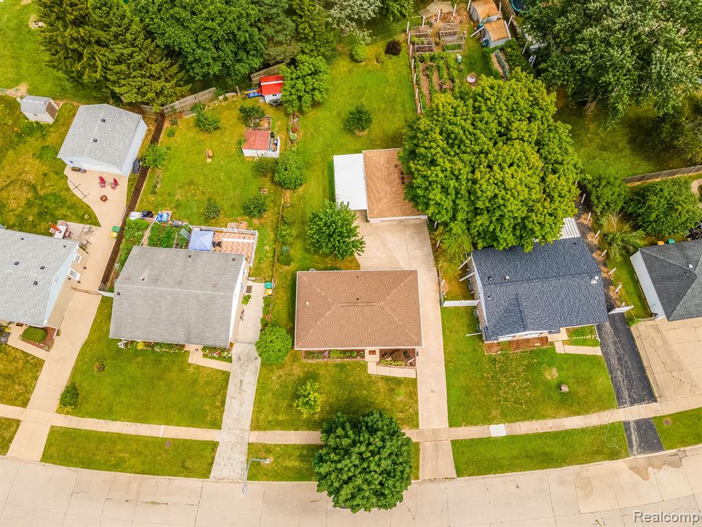 9705 HAMILTON Street, Belleville, MI 48111 — Photo 32