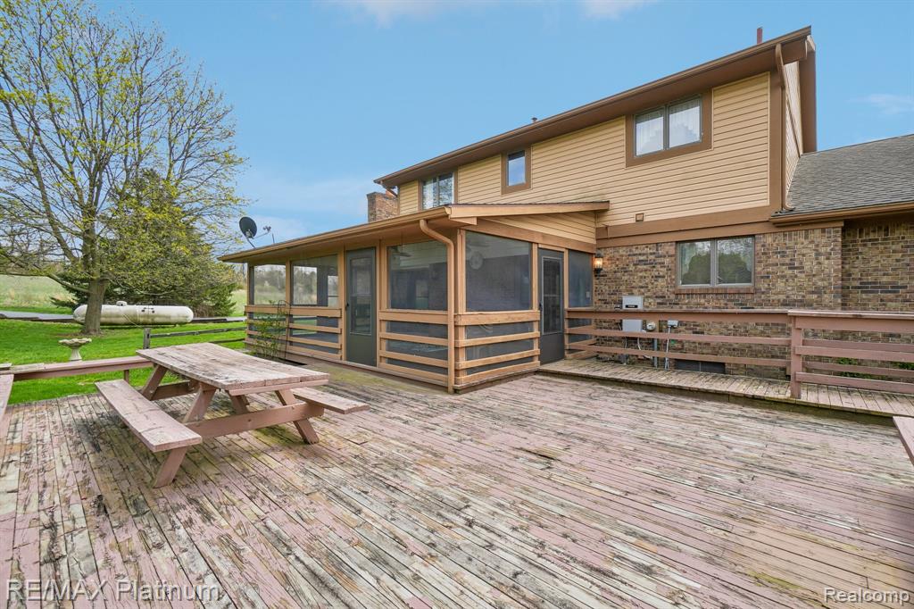 555 Crawford Farm Lane, Milford, MI 48380 — Photo 44