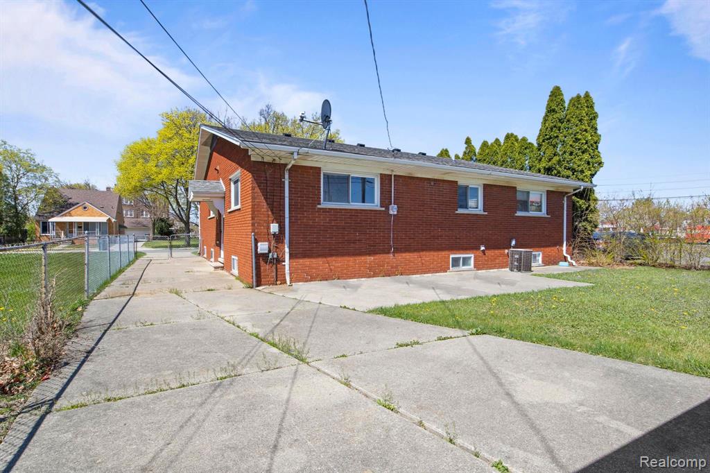 7110 NORMILE Street, Dearborn, MI 48126 — Photo 33