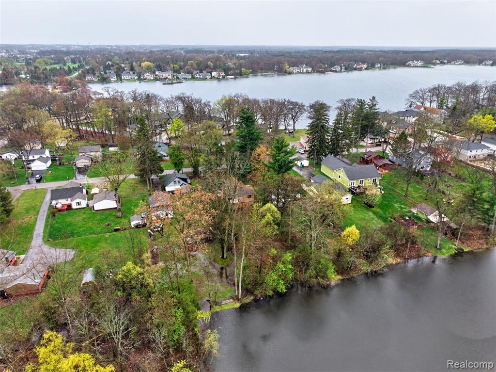 8360 Arlis Street, Commerce Twp, MI 48382 — Photo 13