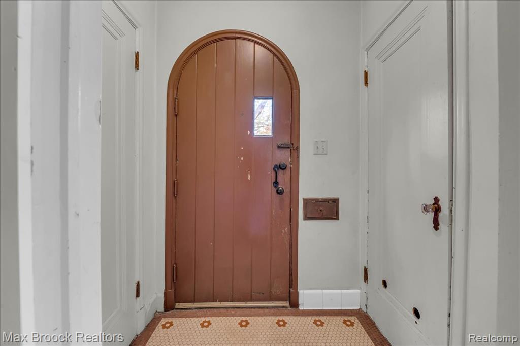 2085 Pontiac Drive, Sylvan Lake, MI 48320 — Photo 3
