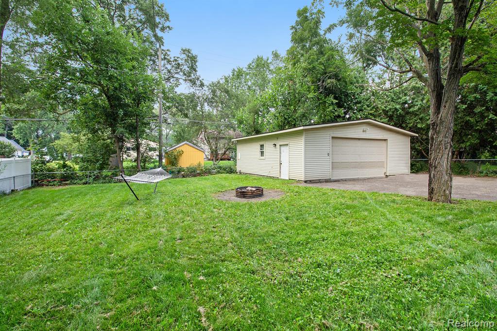 770 Brushwood Drive, Wolverine Lake, MI 48390 — Photo 17