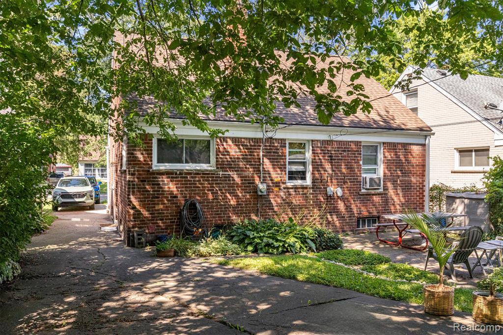 9584 Wormer, Redford, MI 48239 — Photo 6