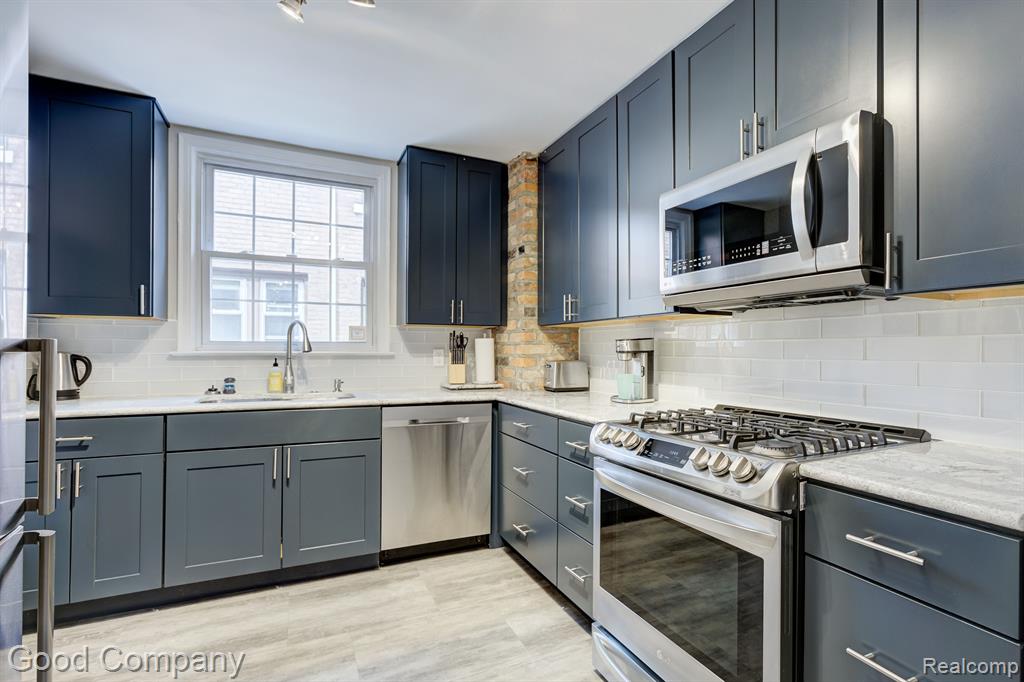 555 W BRECKENRIDGE Street, Ferndale, MI 48220 — Photo 14