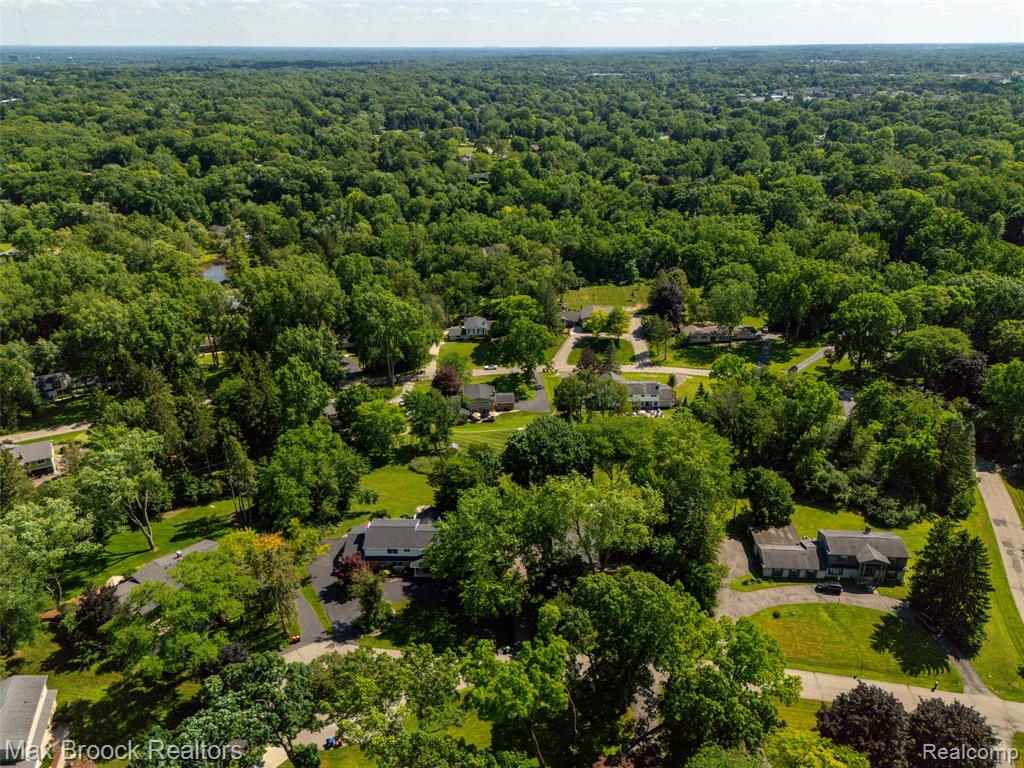 6907 W Knollwood Circle, West Bloomfield, MI — Photo 45