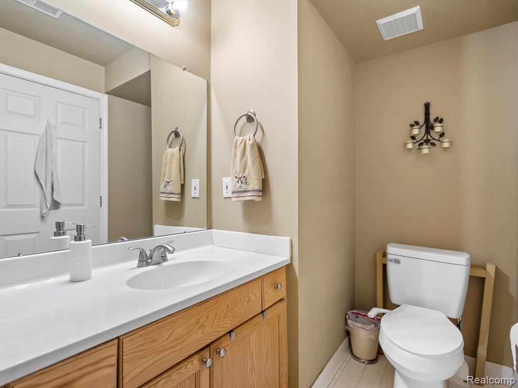 4043 BERKSHIRE Drive, Sterling Heights, MI 48314 — Photo 27