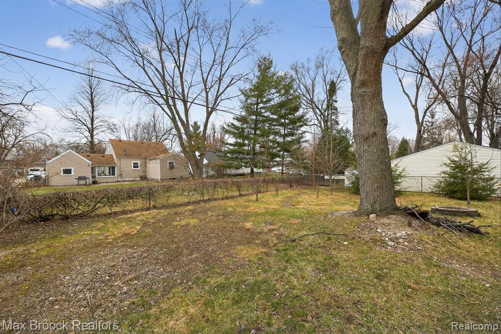 21631 Tulane Avenue, Farmington, MI 48336 — front exterior