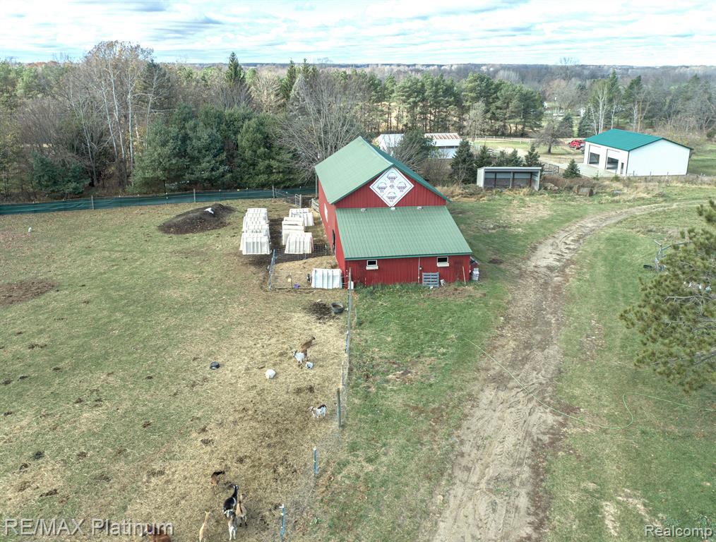 536 N CEDAR Road, Fowlerville, MI 48836 — Photo 45