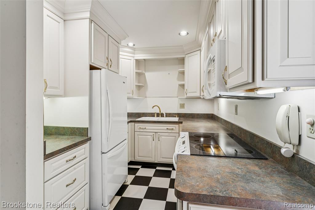 614 S East Street, Fenton, MI 48430 — Photo 14