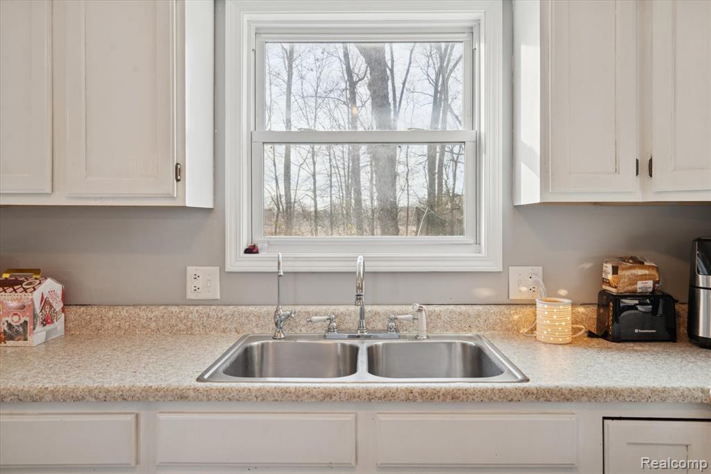 6974 Surrey Lane, Jackson, MI 49201 — Photo 12