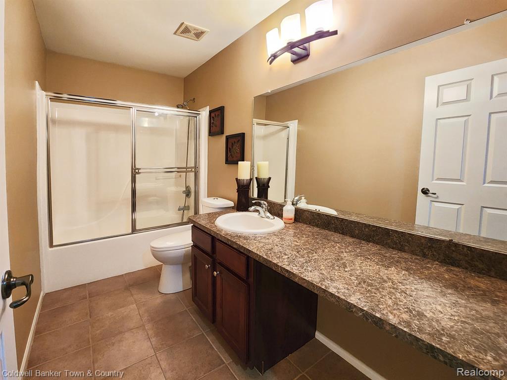 2550 Signature Circle, Pinckney, MI 48169 — Photo 17