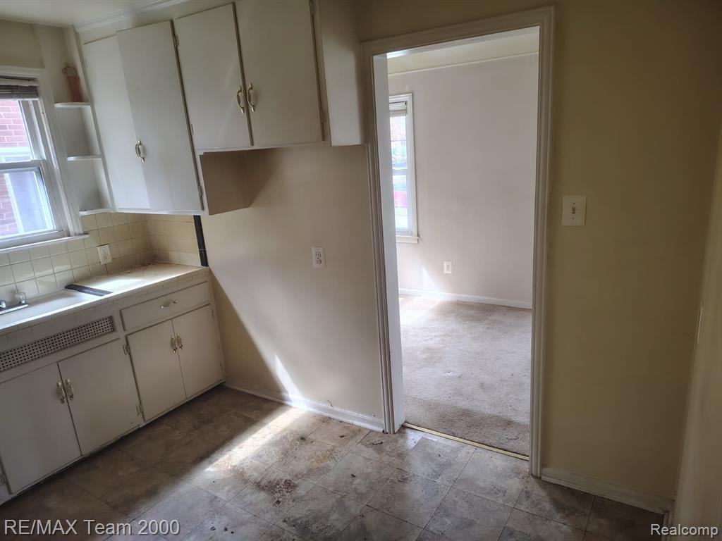 18330 Warwick Street, Detroit, MI 48219 — Photo 6