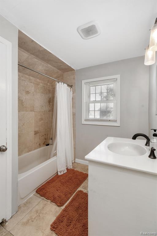5220 LANNOO Street, Grosse Pointe, MI 48236 — Photo 24