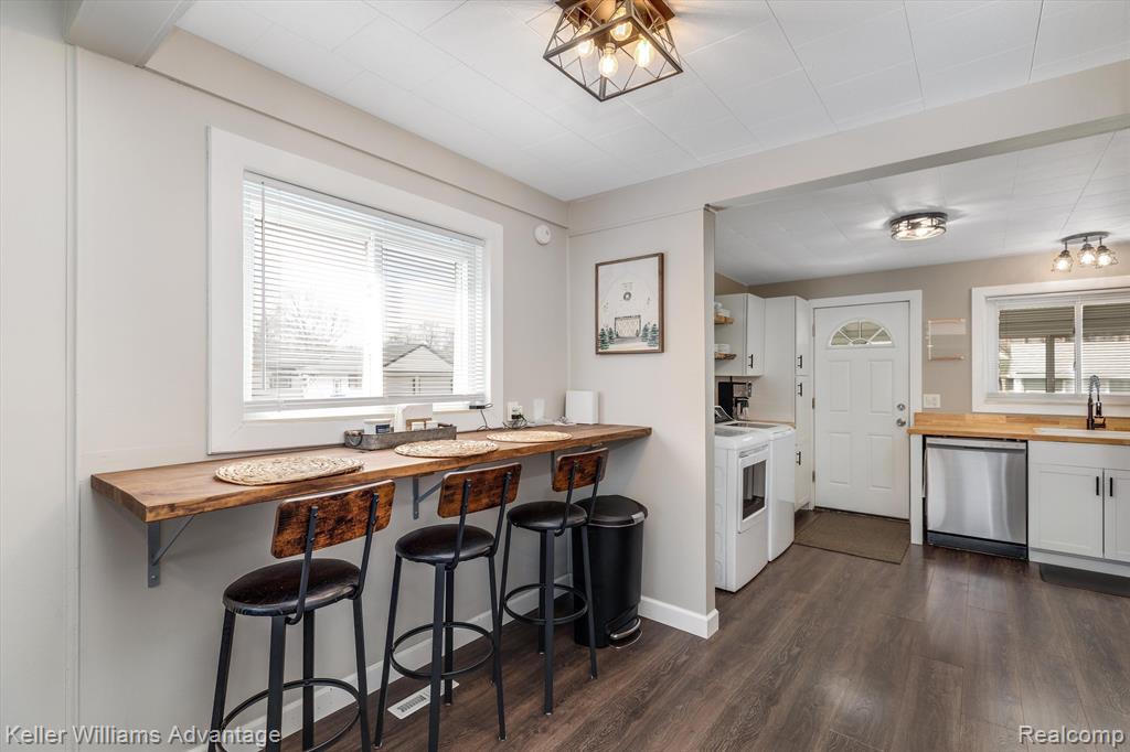 4516 EDGEWOOD Street, Dearborn Heights, MI 48125 — Photo 4