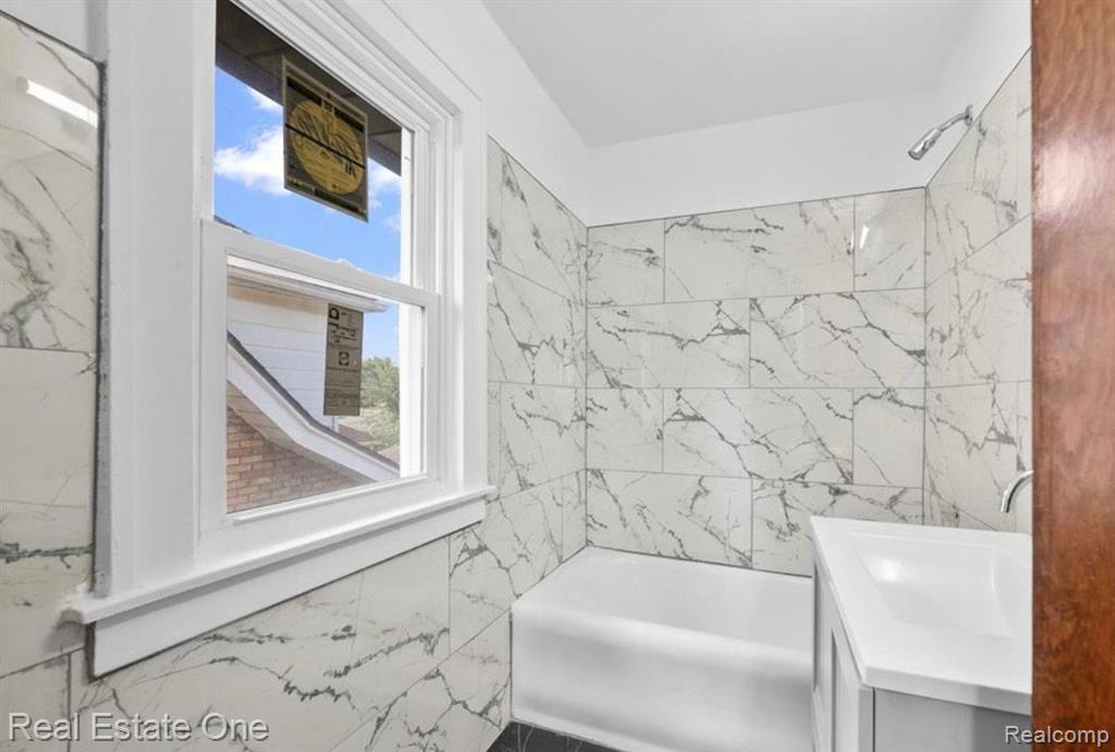 7305 APPOLINE Street, Dearborn, MI 48126 — Photo 11