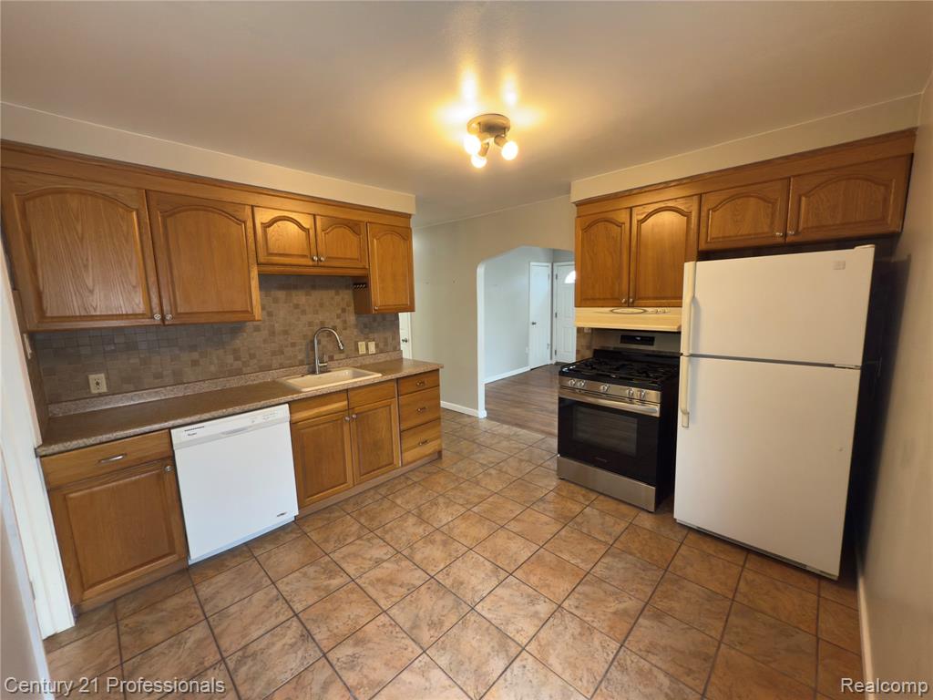 95 E Dallas Avenue, Madison Heights, MI 48071 — Photo 7