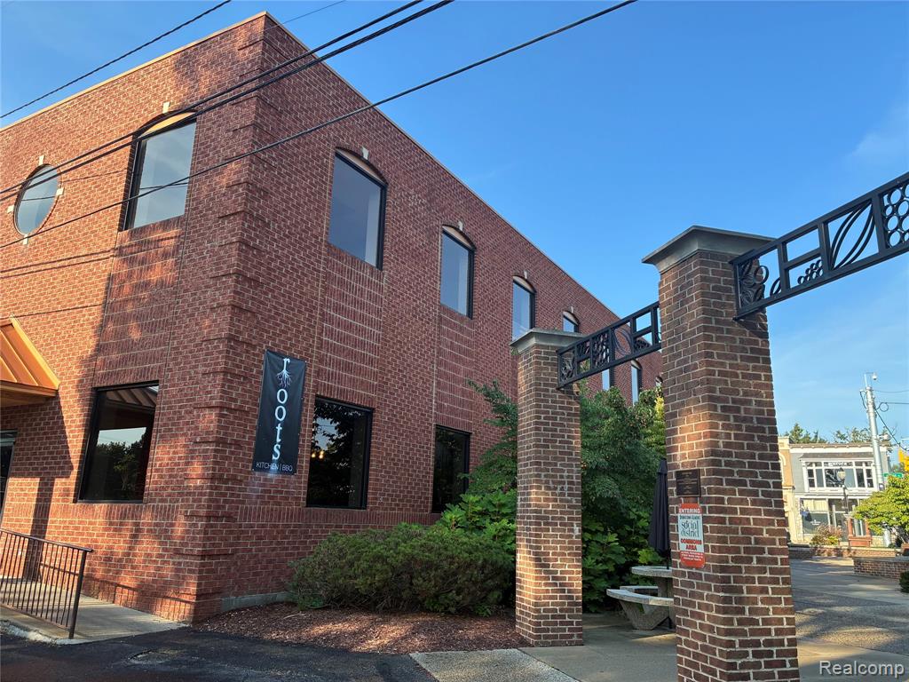 107 S Main Street, Almont, MI 48003