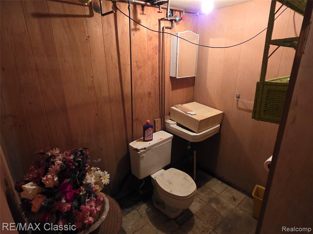 952 Lakeview Street, Waterford, MI 48328 — Photo 32