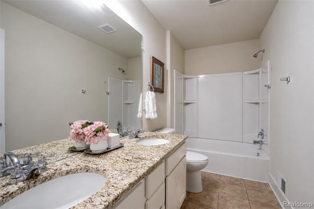354 Findley Circle, Lake Orion, MI — Photo 53